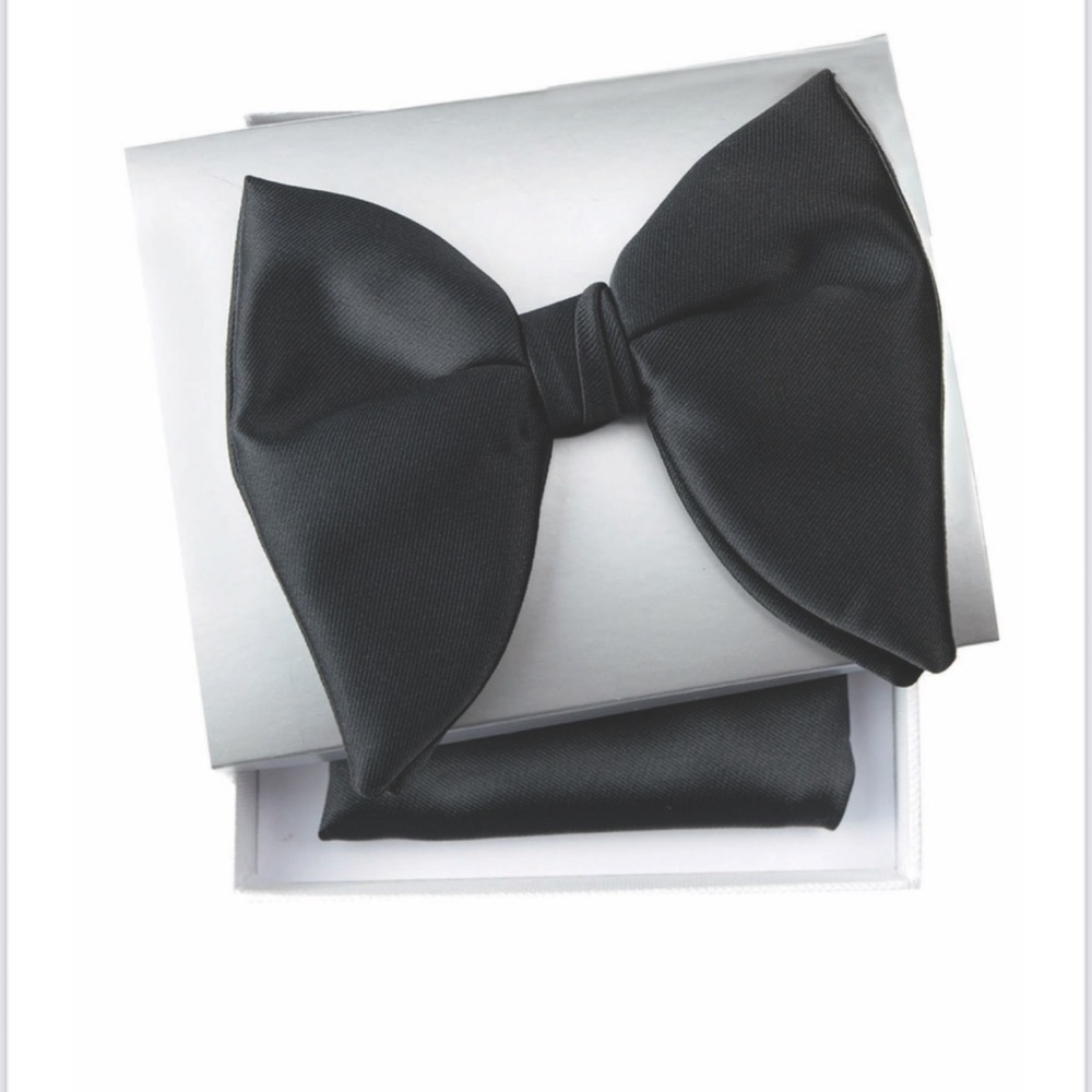 Elegant Black Bow Tie
